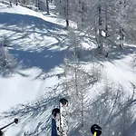 Facing The Sestriere Slopes 아파트
