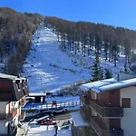 Facing The Sestriere Slopes 아파트