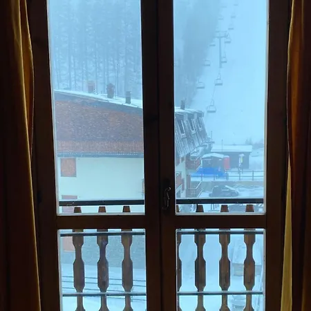 Facing The Sestriere Slopes アパート *