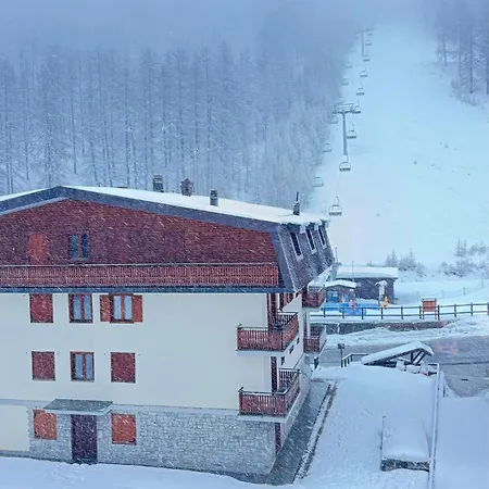 Facing The Sestriere Slopes Daire