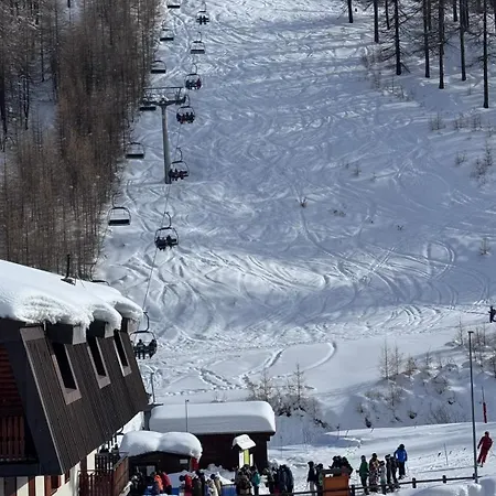 Facing The Sestriere Slopes דירה *