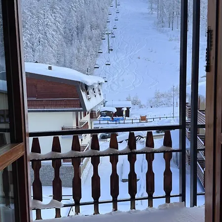 Facing The Sestriere Slopes Daire *