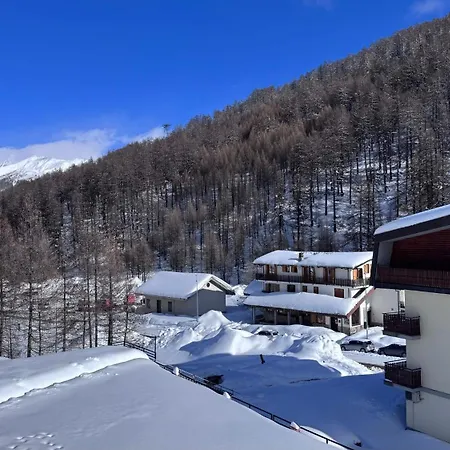 Facing The Sestriere Slopes 博格塔塞斯特雷
