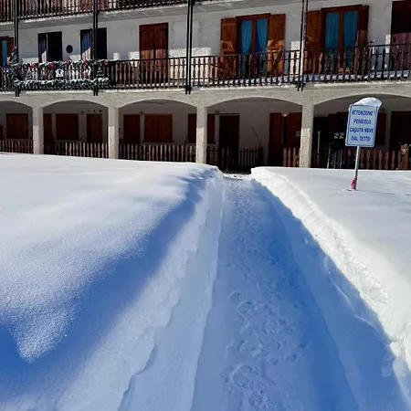 Facing The Sestriere Slopes Daire Borgata Sestriere