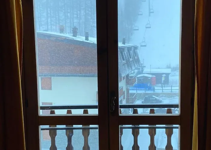 Facing The Sestriere Slopes 公寓 *
