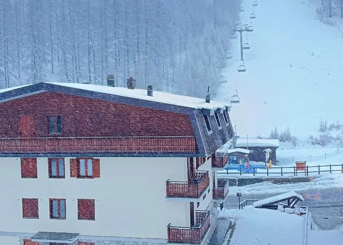 Facing The Sestriere Slopes 公寓