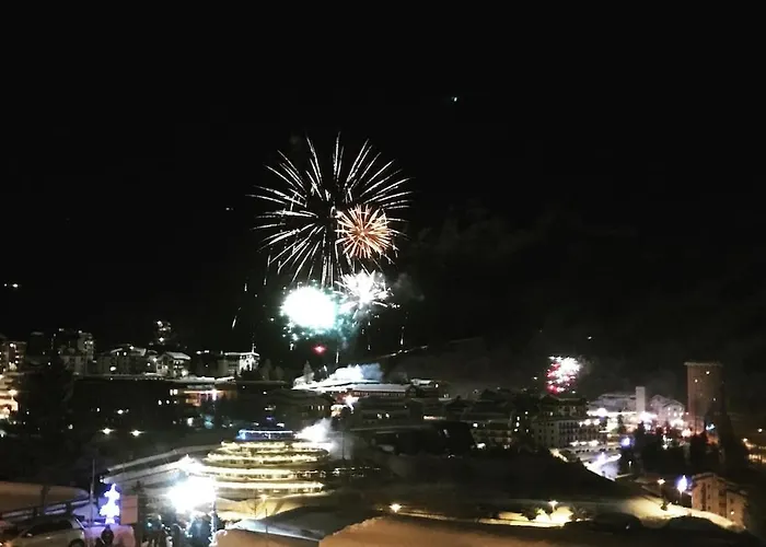 Facing The Sestriere Slopes 公寓 *