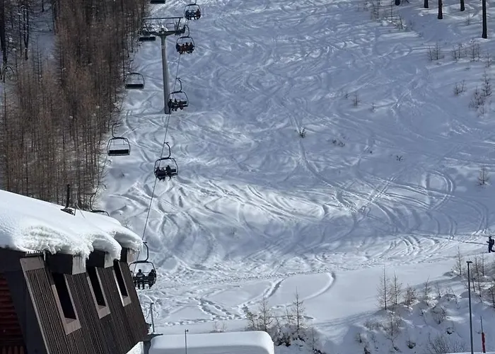 Facing The Sestriere Slopes 公寓 *