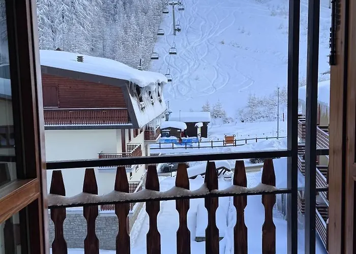 Facing The Sestriere Slopes 公寓 *