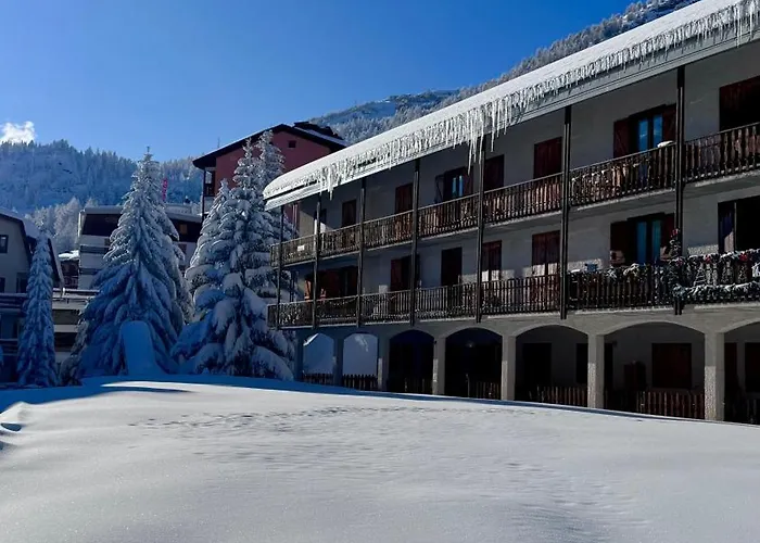 Facing The Sestriere Slopes 博格塔塞斯特雷