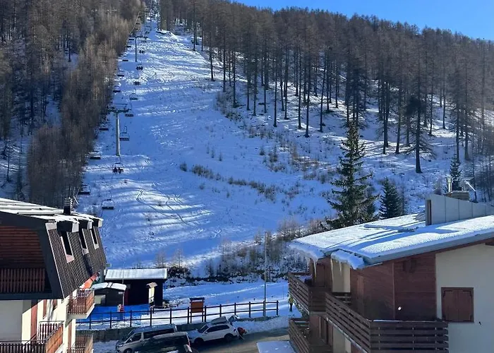 Facing The Sestriere Slopes 公寓
